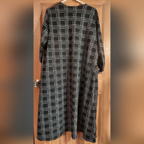 LuLaRoe Sarah - Picture 2 of 3